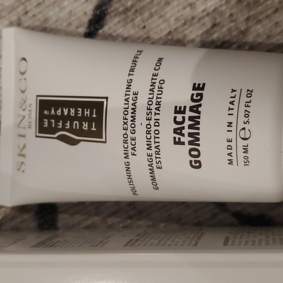 SKIN&CO Truffle Therapy - Exfoliating - Picture 2 of 3